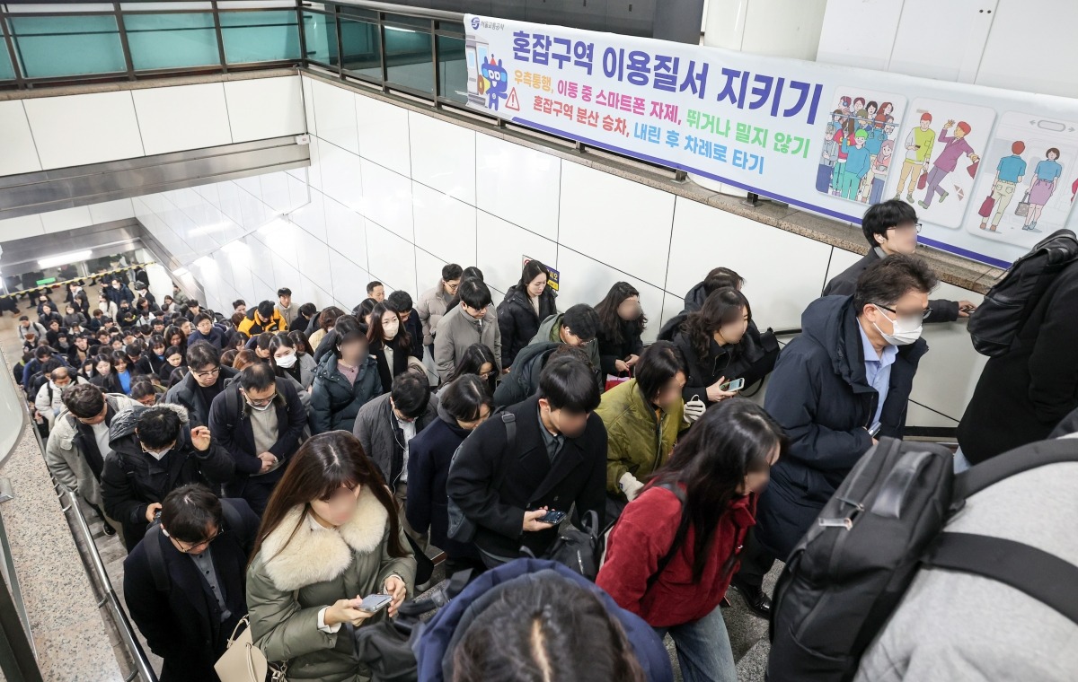 [포토] 갑진년 새해 힘차게 출근