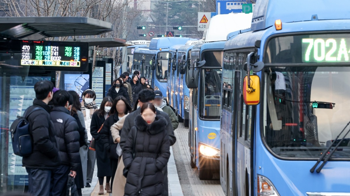 [포토] 갑진년 새해 힘차게 출근