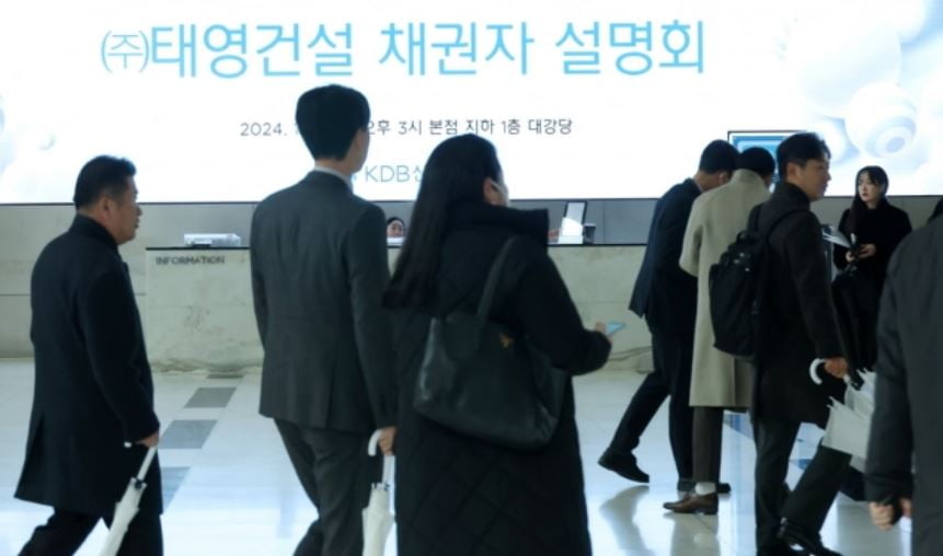 [단독] "정부가 살려줄 것이니 걱정마라"…KKR 찾아간 태영그룹