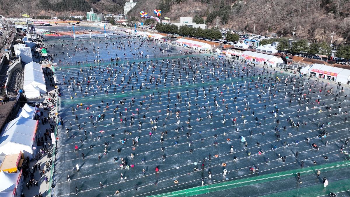 [포토] 얼음 꽁꽁 화천 산천어축제 즐겨요