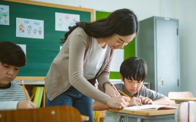 "아이들이 없어요"…초·중등교육기관, 5개월째 고용 감소