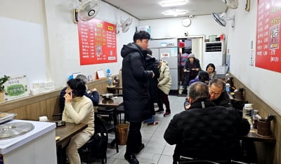 만원 내면 세 끼 가능…"손님들이 가격 올리라고 난리예요" [여기잇슈]