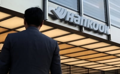 원상복귀한 한국앤컴퍼니 주가…조현범 회장, M&A로 동력 찾는다