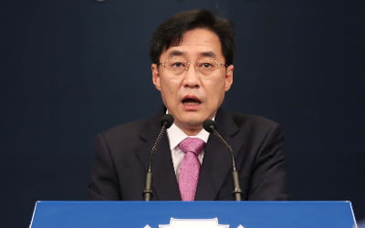 [단독]'문재인의 입'…강민석 전 청와대 대변인, 총선 출마위해 사퇴 