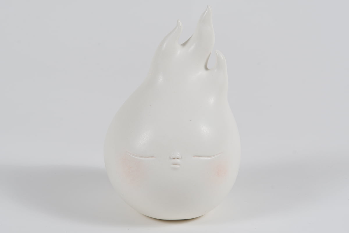 Miyako Terakura_White small flame_Ceramic_125×125×210_2023