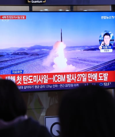 北, 중거리 탄도미사일 발사…신형 IRBM 시험 발사 가능성 [종합]