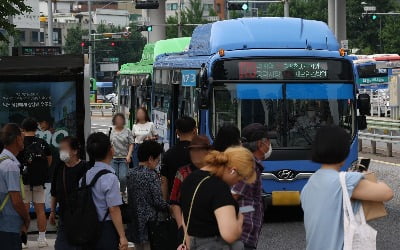 '하루 급정거 6번' 마을버스가 더 위험…노인들 취약