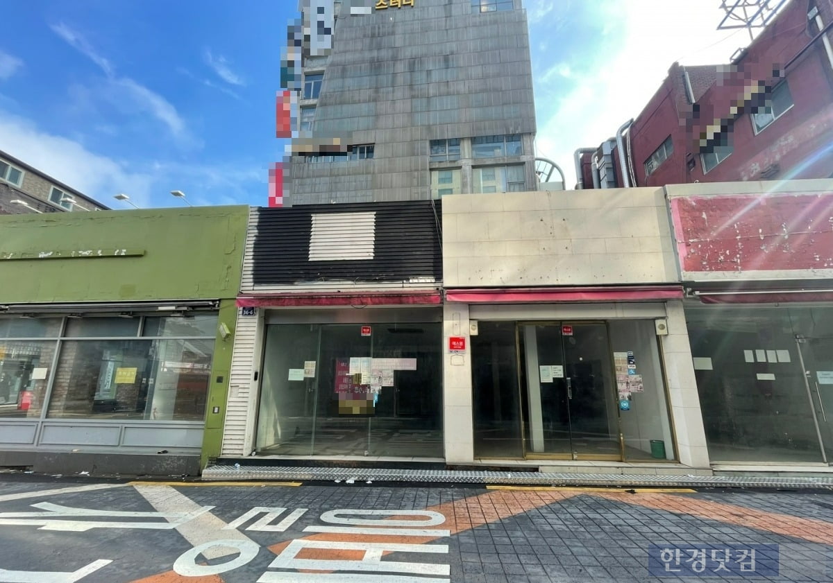 서울 서대문구 이대 인근 골목 건물이 줄지어 공실인 모습. /사진=김세린 기자