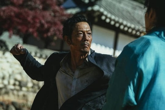 영화 '외계+인'에 출연한 배우 지건우의 사망 소식이 뒤늦게 알려졌다. 사진=CJ ENM
