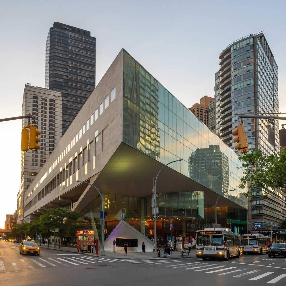 Juilliard School and Alice Tully Hall at Lincoln Center©️Ajay Suresh