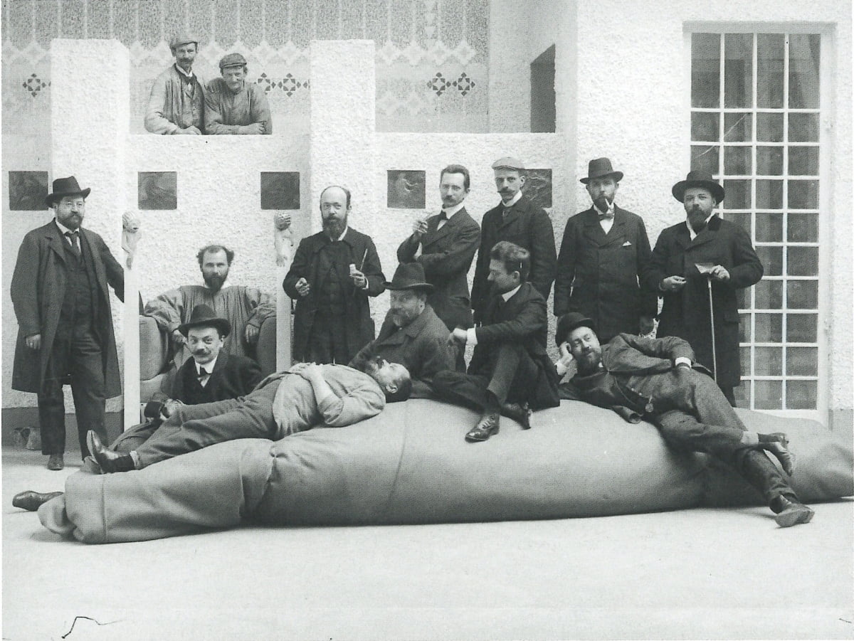 Group portrait of members of the Vienna Secession on the occasion of the XIV exhibition, 1902 © Photoarchive Asenbaum