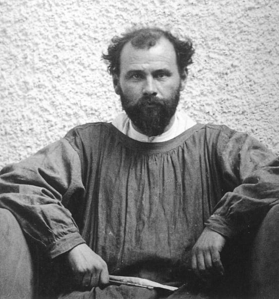 Gustav Klimt in his painter’s smock, 1902, photographed in the centre hall of the Vienna Secession before the opening of the XIV exhibition, the so-called Beethoven © Photoarchive Asenbaum