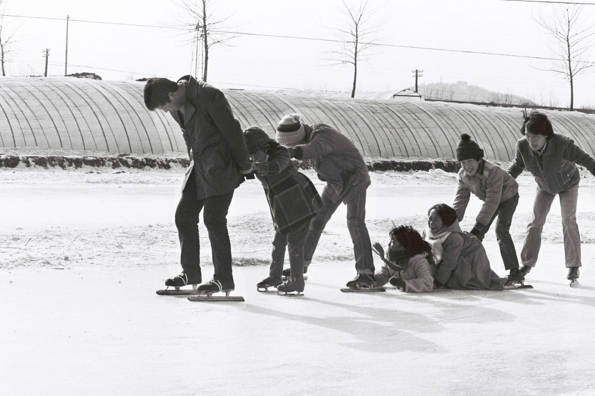 1984년 2월 3일 서울 서대문구 외곽 야외 스케이트장 풍경/한경디지털자산