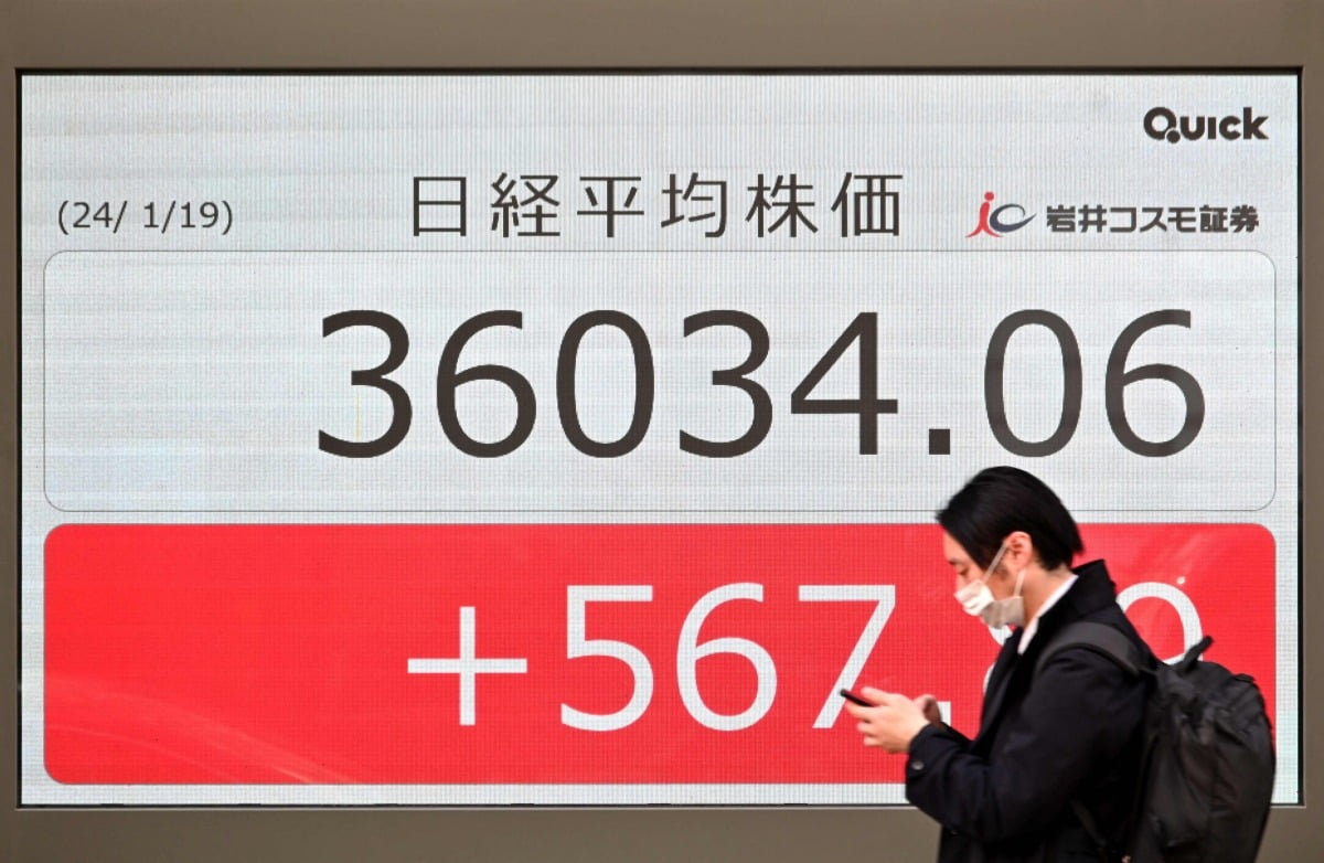 2024년 1월 19일 일본 도쿄 시내의 주식 전광판. 사진=연합AFP