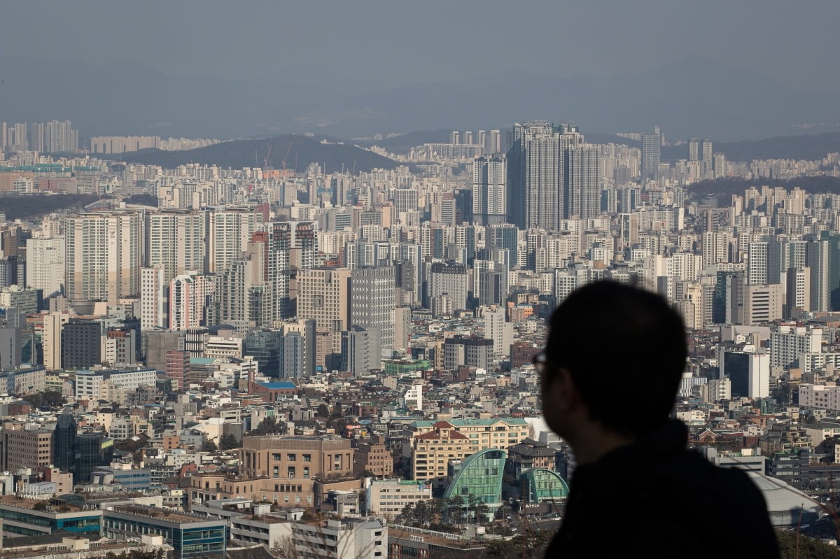 지난 28일 서울 남산에서 내려다본 서울 도심의 전경. 뉴스1