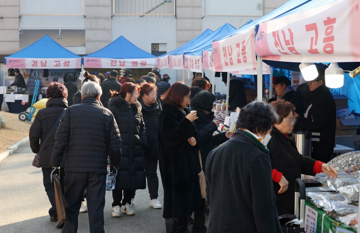 [포토] 영등포구, 설맞이 장터 운영 