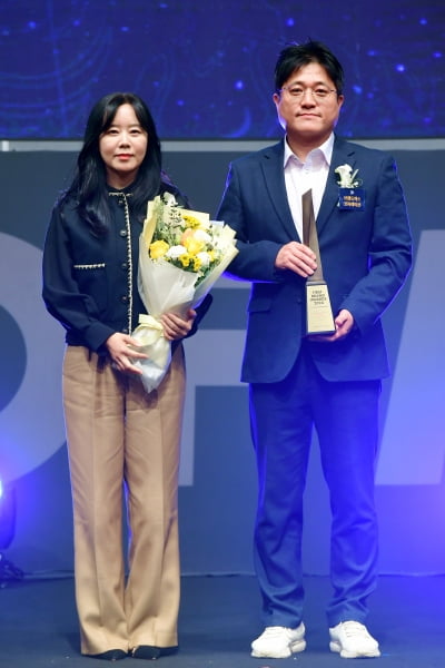 [포토] 젝시믹스, '2024 대한민국 퍼스트브랜드 대상' 중국 애슬레저룩 부문 수상