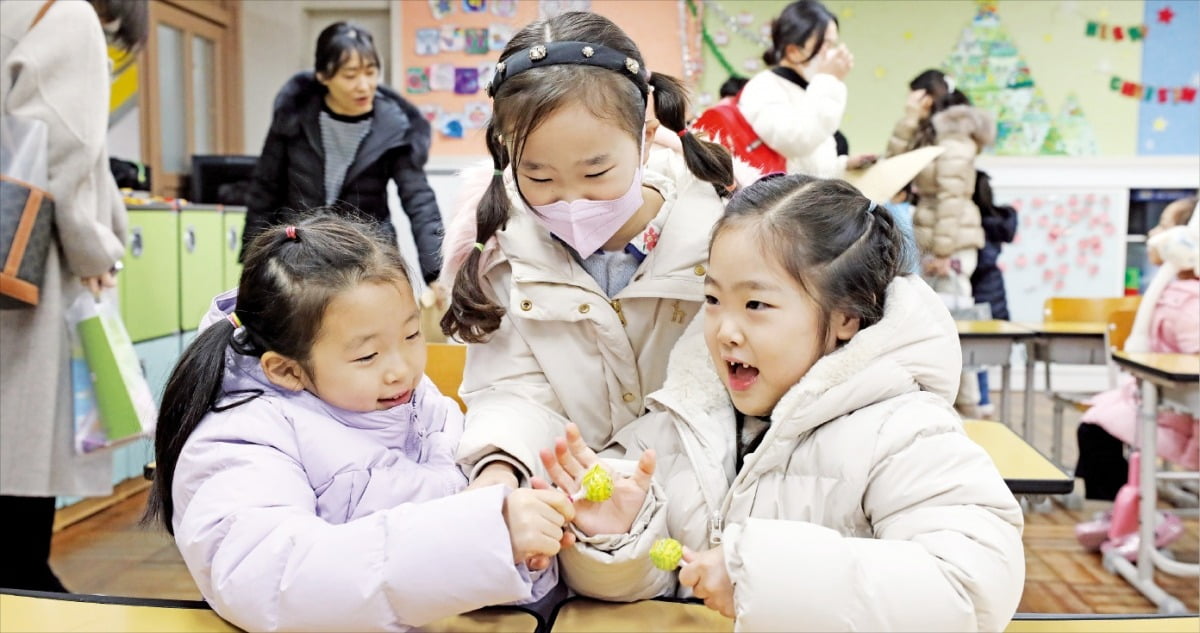 [포토] “반갑다 친구야”…설레는 예비 초등생 