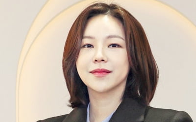 '차마에' 이영애의 지휘 선생님…게임·드라마 넘나드는 마에스트라 