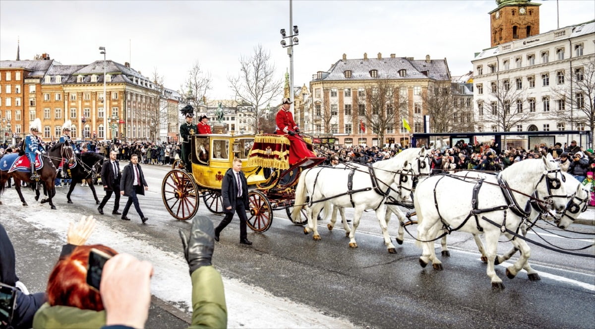 [포토] 퀸의 황금마차, 마지막 행진…세계 ‘최장 군주’ 덴마크 여왕 퇴위  