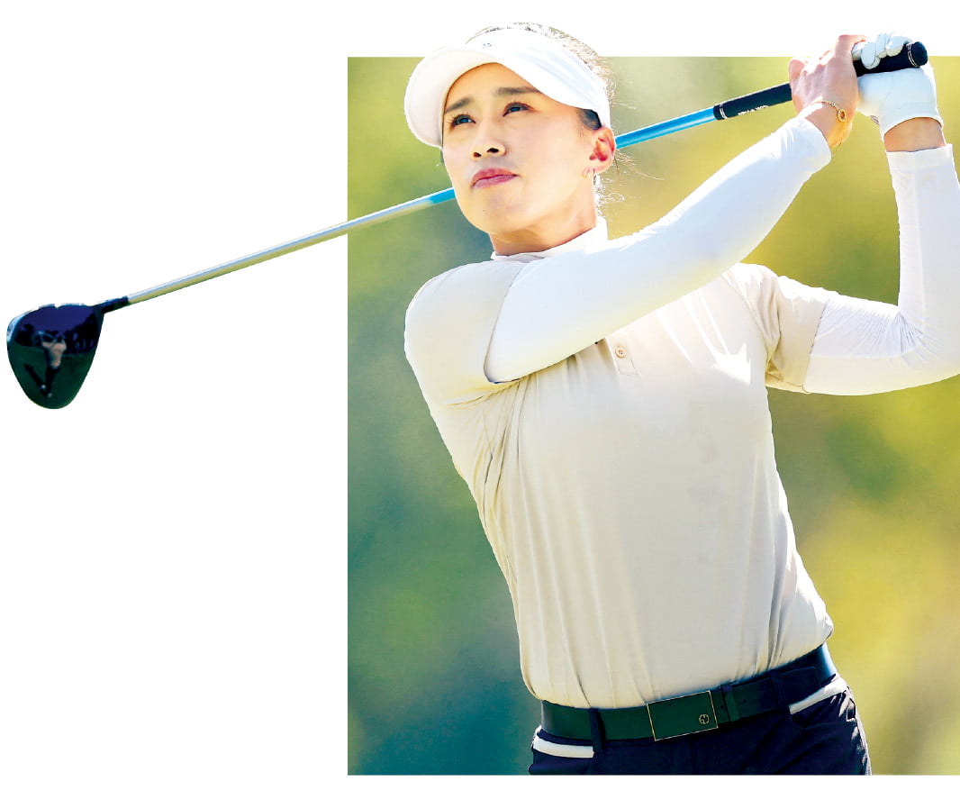 올해로 미국여자프로골프(LPGA)투어 17년 차를 맞는 양희영은 한국경제신문과의 인터뷰에서 “끊임없이 발전하는 골퍼가 되고 싶다”고 말했다. 사진은 양희영이 지난해 11월 LPGA투어 CME그룹 투어챔피언십 최종 라운드에서 티샷하는 모습.  AFP연합뉴스 