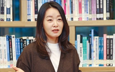 "데이터 편식하며 성장한 AI, 객관적 판단 기대하기엔 곤란…비판적 사고 가져야"