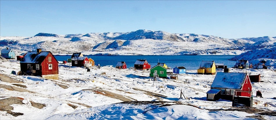 빙하가 빠르게 녹기 시작하면서 그린란드에서 전통 생활 방식을 유지하고 있는 이누이트족이 생계의 위협을 받고 있다.  출처=Pixaby 