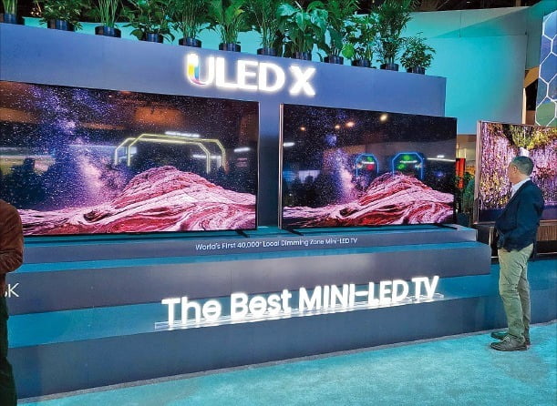 ‘CES 2024’ 기간 미국 라스베이거스컨벤션센터(LVCC)에 전시된 중국 가전업체 TCL의 하이센스 MINI-LED TV. 연합뉴스 