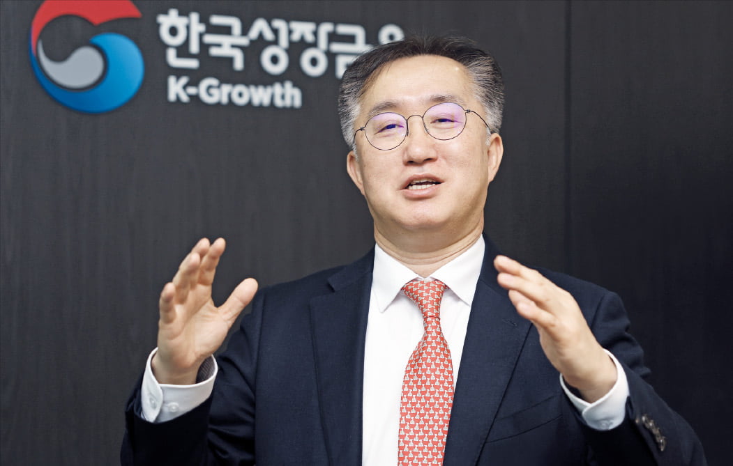 허성무 한국성장금융투자운용 대표는 지난 19일 한국경제신문과의 인터뷰에서 “딥테크 영역에서 든든한 마중물 역할을 하겠다”고 말했다.  이솔 기자 