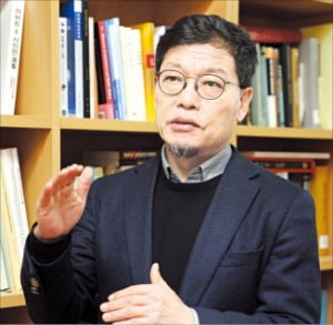 이정동 교수 "미래는 디지털 휴이넘…발칙한 질문 던져라"