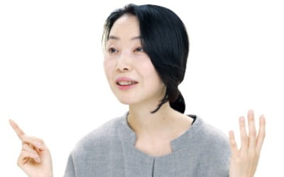 박지영 "자아를 집에 두고 출근한다면 그들은 과연 뭘 하고 지낼까요"