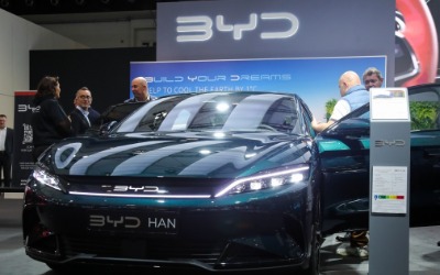 中 BYD, 역대 최고 분기 매출…테슬라 꺾고 1위 등극 '눈앞' 