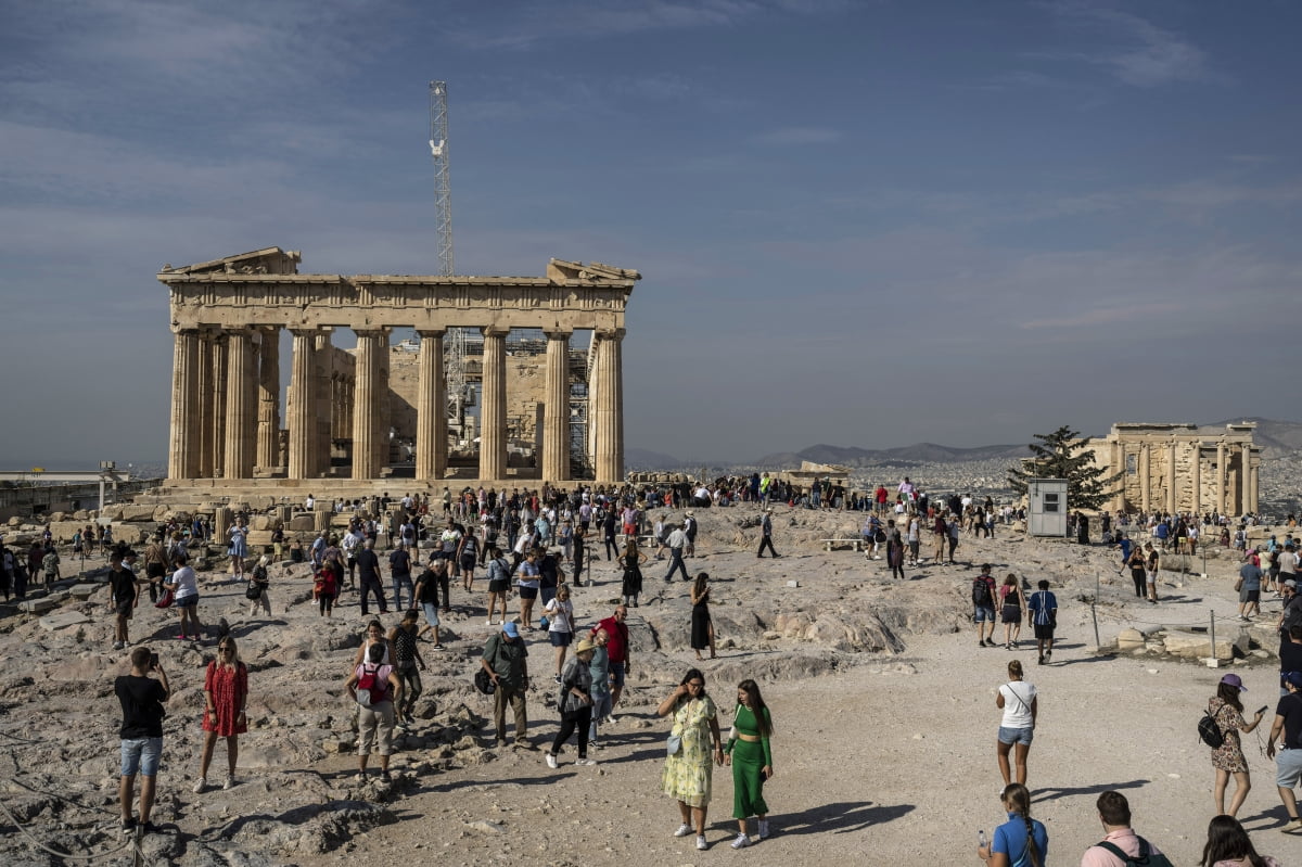 '문제아'에서 '우등생'으로…그리스는 어떻게 15년 불황을 극복했나[2024 부채리포트]