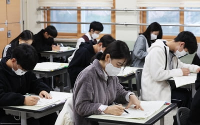 “정치인 보다 유튜버 더 신뢰”...중·고생 인식 조사 결과 '충격'