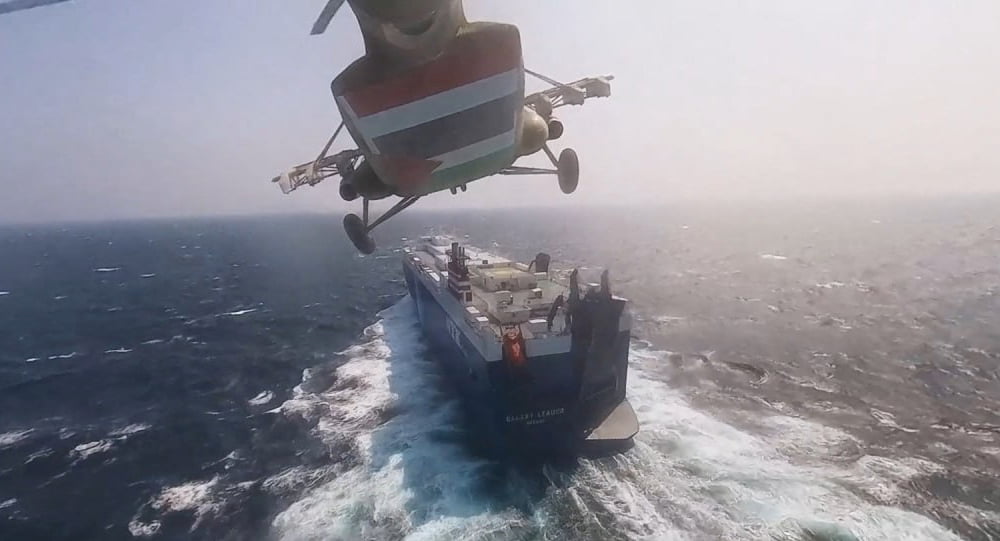 이란과 우호적 관계인 예멘의 후티 반군이 홍해에서 운항 중이던 일본 선박 ‘갤럭시 리더’호를 나포하기 위해 헬리콥터를 띄운 장면.사진=한경DB