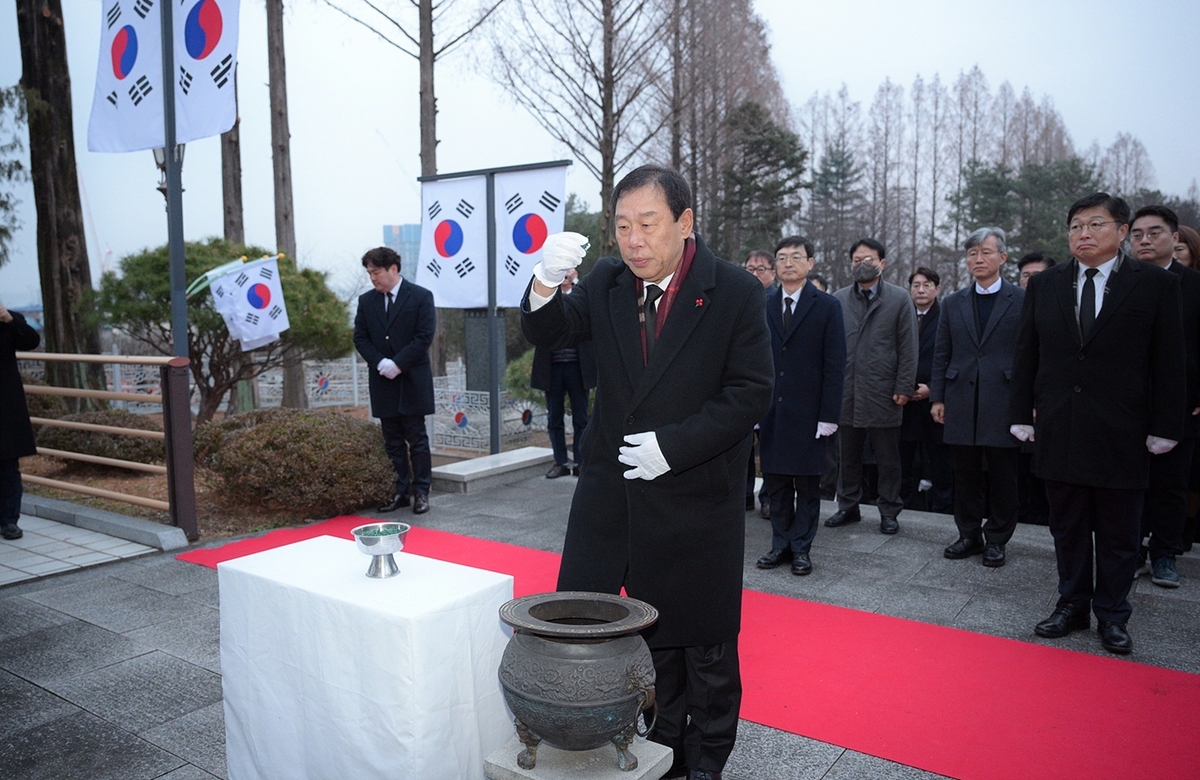 최민호 세종시장 충령탑 참배…"미래전략수도 세종 조성 총력"