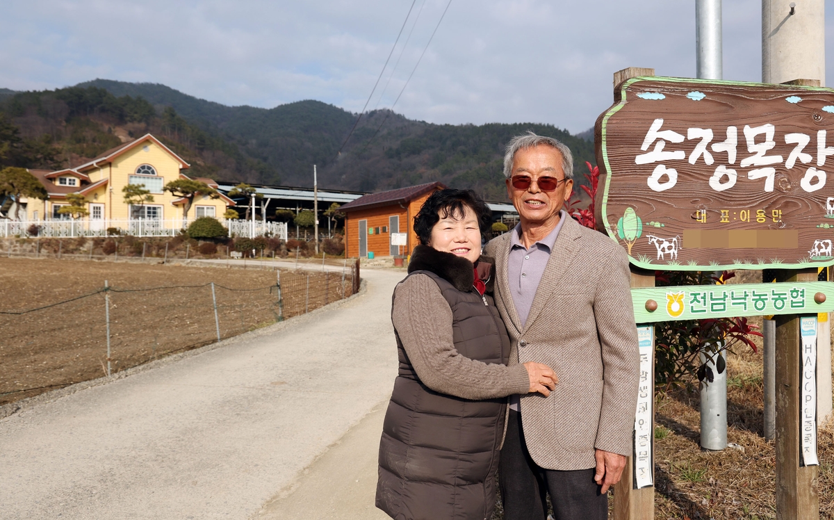 [친환경축산농장을 가다] ⑤"개폐식 지붕, 바람·햇빛을 축사로"