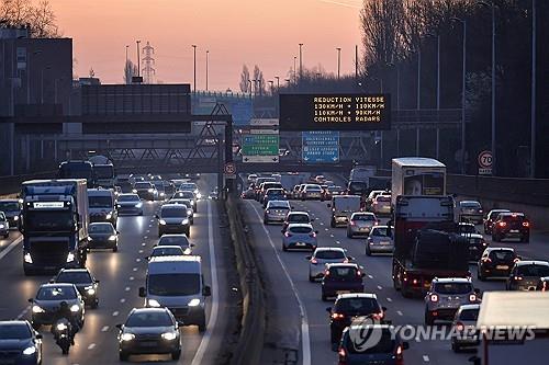 프랑스 운전 연령 만 18세→17세…일각선 안전 우려