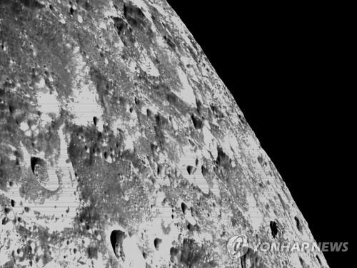 52년만에 달 궤도 가는 인류…새해 막 오른 '달 탐사 전쟁'