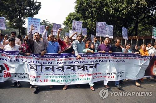 패스트패션 경쟁 격화 속 아시아 공장 직원들 '저임금 고통'