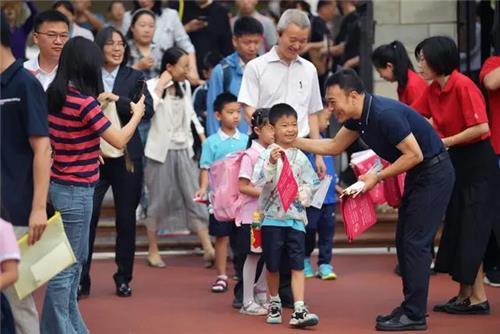 "中, 학생 감소로 2035년 초·중교사 187만명 공급 과잉"