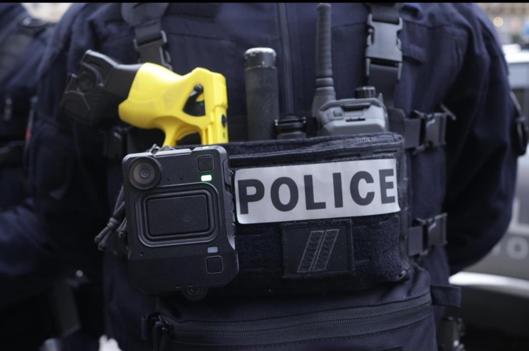 프랑스서 경찰 테이저건 12발 맞은 난동 취객 사망