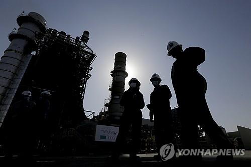 국제유가, 사우디 가격 인하에 급락…WTI 4.1%↓