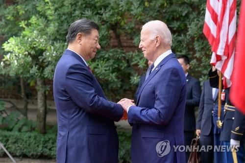 "바이든, 대만 총통 선거 후 사절단 파견 계획"…중국 반발