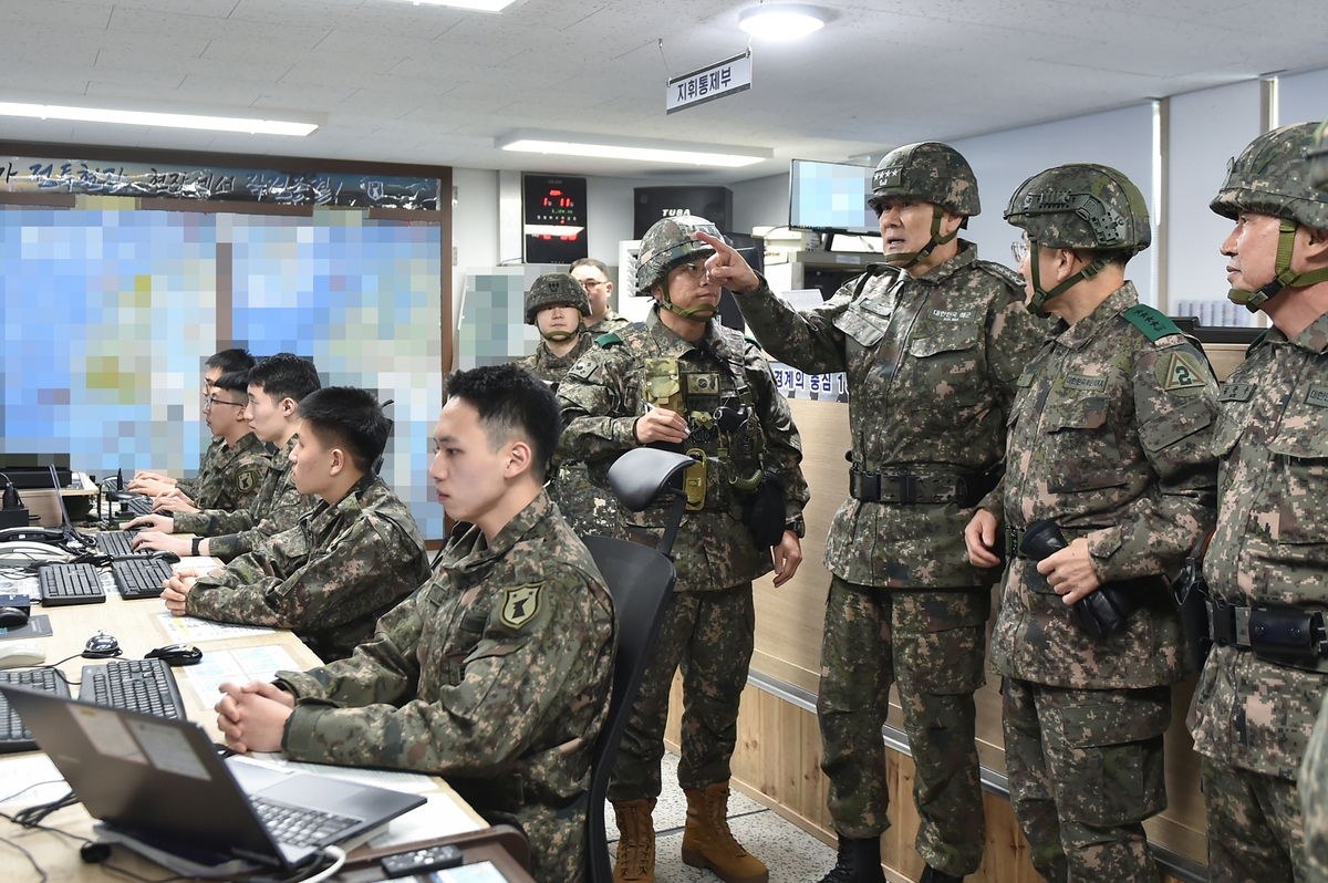 합참의장, 태안 군부대 방문…측·후방 경계태세 점검