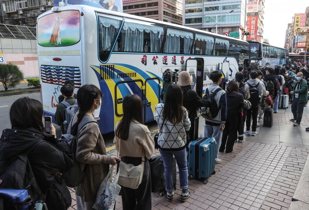 대만인들, 총통선거 투표하러 귀향 행렬…"열차 83편 증편"