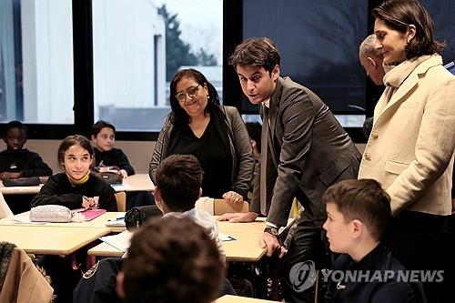 "우리 아이들은 사립학교에"…도마 오른 프랑스 교육장관