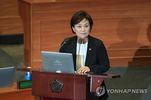 검찰, '文정부 통계 조작 의혹' 김현미 전 국토부장관 소환 조사