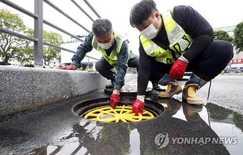 경남도, 질식·추락·솟구침·꺼짐 '맨홀 사고' 예방대책 시행