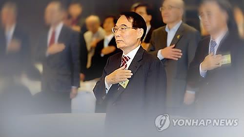 '장학회 돈 횡령' 김만복 전 국정원장 징역형 집행유예